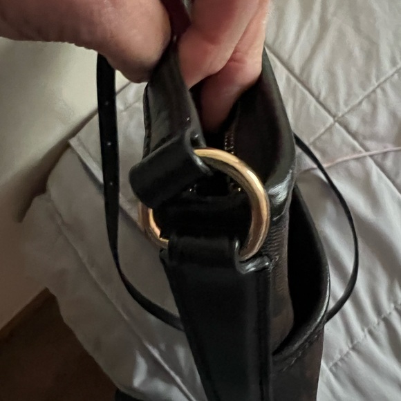 Coach crossbody with gold hardware. - Picture 6 of 8